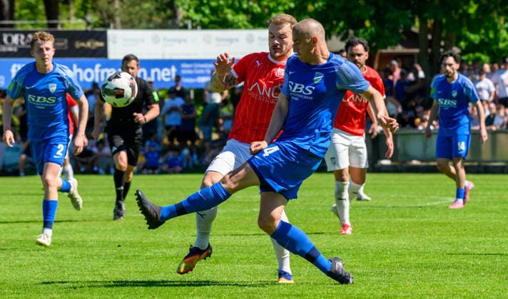 25.05.2026 - Fussball - Saison 2025 2026 - Relegation Oberliga Bayern Bayernliga Landesliga : FSV Stadeln - FC Eintracht Münchberg - - xwoxzix - Leon Siefert (9, FSV Stadeln ) Julian Ott (4, FC Eintracht Münchberg )