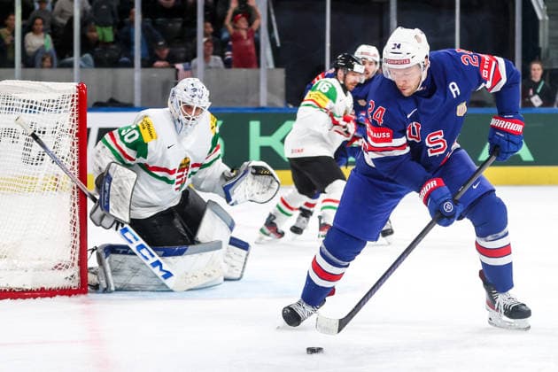 Ice hockey, Eishockey - IIHF WC 2026 ZURICH,SWITZERLAND,25.MAY.26 - ICE HOCKEY - IIHF Ice Hockey World Championship, WM, Weltmeisterschaft 2026, group stage, USA vs Hungary. Image shows Adam Vay (HUN) and Mathieu Olivier (USA).  GEPAxpictures xMaticxKlansek