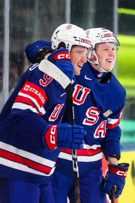 Ice hockey, Eishockey - IIHF WC 2026 ZURICH,SWITZERLAND,25.MAY.26 - ICE HOCKEY - IIHF Ice Hockey World Championship, WM, Weltmeisterschaft 2026, group stage, USA vs Hungary. Image shows the rejoicing of Ryan Leonard (USA) and Max Plante (USA).  GEPAxpictures xMaticxKlansek