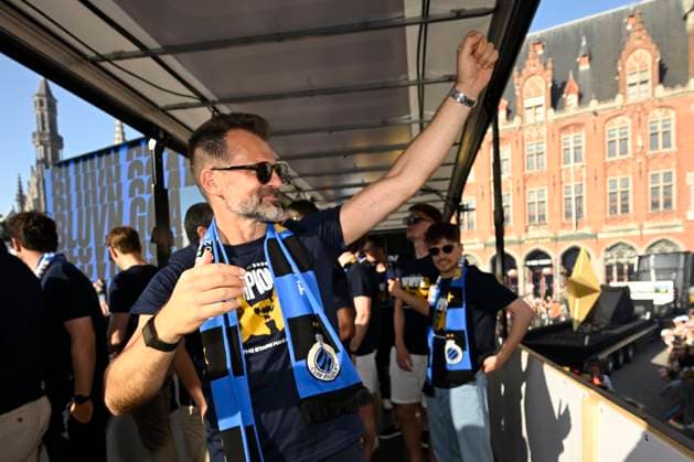 Club Brugge celebrating the Jupiler Pro League title 2026 with city parade BRUGGE, BELGIUM - MAY 25 : Vetlesen Hugo midfielder of Club Brugge and the players of Club Brugge celebrating the winning of the Jupiler Pro League title 2025 - 2026 during a city parade towards the city centre and celebration ceremony at the Markt of Bruges. Club Brugge won the Belgian national soccer championship for the 20th time in the history of the club on May 25, 2026 in Brugge, Belgium, 25 05 2026 Brugge Belgium  Copyright: xNicoxVereeckenx