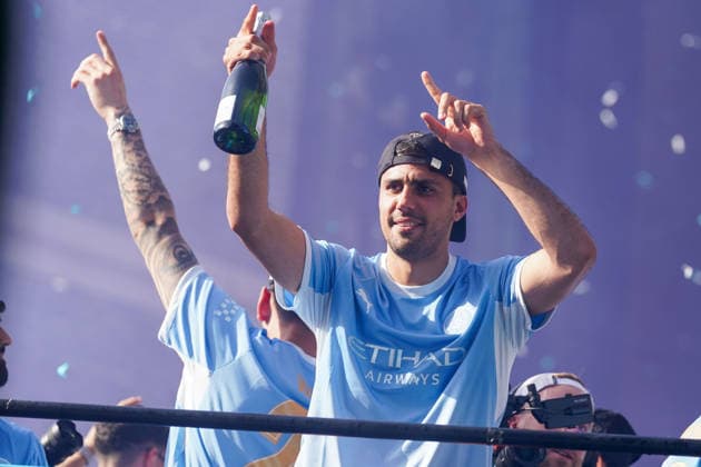 Manchester City Parade in Manchester MANCHESTER, UNITED KINGDOM - MAY 25: Manchester City’s players celebrate FA Cup and Carabao cup during an open-top bus parade through the streets of Manchester on 25 May 2026. Ioannis Alexopoulos Anadolu Manchester United, ManU Kingdom. Editorial use only. Please get in touch for any other usage.  Copyright: x2026xAnadoluxIoannisxAlexopoulosx