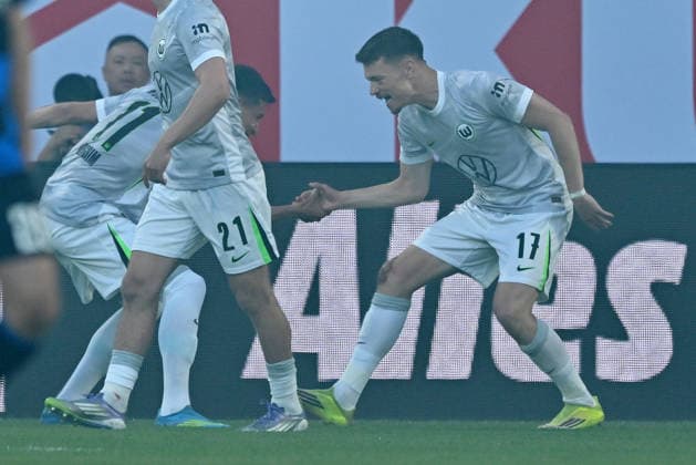 Paderborn, Home Deluxe Arena, 25.05.26, GER, Herren, Relegation, Saison 2025-2026, SC Paderborn 07 - VfL Wolfsburg Bild: Dzenan PEJCINOVIC (Wolfsburg) jubelt nach seinem Tor zum 0:1 DFL regulations prohibit any use of photographs as image sequences and or quasi-video. NRW Deutschland
