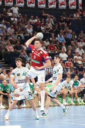 Handball Daikin Handball Bundesliga 2025 2026 - Handball Verein Hamburg vs. FA Göppingen Elias Newel (Goeppingen), Nicolaj Jï¿½rgensen Joergensen (Hamburg),Oskar Sunnefeldt (Goeppingen), Barclays Arena Hamburg