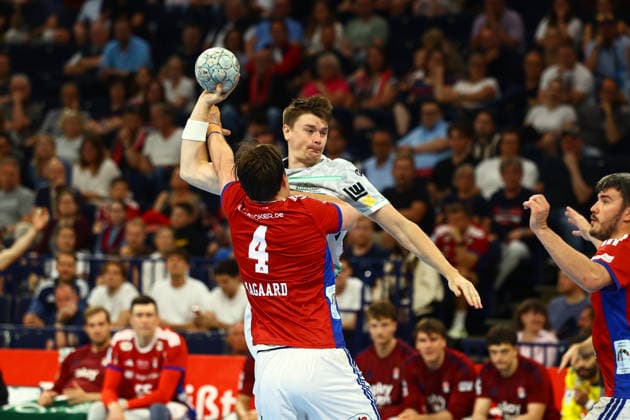 Handball I Herren I Saison 2025 2026 I Bundesliga I 32. Spieltag I HSV Hamburg - FRISCH AUF! Göppingen I 25.05.2026 Oskar Sunnefeldt (27, Frisch Auf Göppingen) Andreas Magaard (4, HSV Hamburg) Hamburg Barclaycard Arena Hamburg Deutschland Copyright: xLobeca RalfxHomburgx