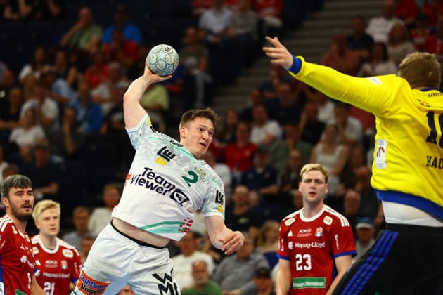 Handball I Herren I Saison 2025 2026 I Bundesliga I 32. Spieltag I HSV Hamburg - FRISCH AUF! Göppingen I 25.05.2026 Oskar Neudeck (2, Frisch Auf Göppingen) Robin Haug (16, HSV Hamburg) Hamburg Barclaycard Arena Hamburg Deutschland Copyright: xLobeca RalfxHomburgx