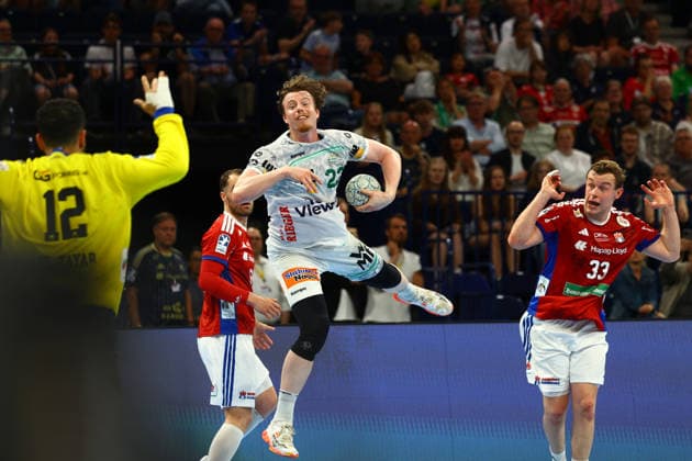 Handball I Herren I Saison 2025 2026 I Bundesliga I 32. Spieltag I HSV Hamburg - FRISCH AUF! Göppingen I 25.05.2026 Mohamed Essam Moustafa El-Tayar (12, HSV Hamburg) Erik Persson (22, Frisch Auf Göppingen) Moritz Sauter (33, HSV Hamburg) Hamburg Barclaycard Arena Hamburg Deutschland Copyright: xLobeca RalfxHomburgx