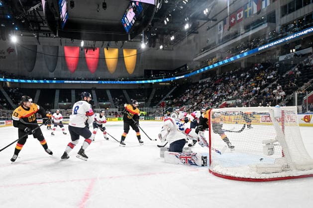 ZURICH, SWITZERLAND - MAY 25: Alexander Karachun of Germany scores a goal against goalkeeper Ben Bowns of Great Britain during the 2026 IIHF Ice hockey, Eishockey World Championship, WM, Weltmeisterschaft Switzerland game between Germany and Great Britain at Swiss Life Arena on May 25, 2026 in Zurich, Zurich. Zurich Swiss Life Arena Zurich Switzerland Copyright: xJustPictures.ch AndreaxBrancax jp-en-EuSpIm-JP7_ANB_Sui_Hung_25052026_2169