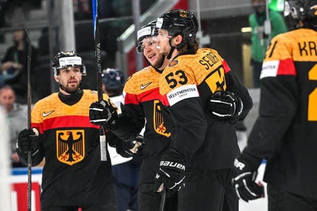 ZURICH, SWITZERLAND - MAY 25: Alexander Karachun of Germany C) celebradtes his goal with Moritz Seider of Germany R) during the 2026 IIHF Ice hockey, Eishockey World Championship, WM, Weltmeisterschaft Switzerland game between Germany and Great Britain at Swiss Life Arena on May 25, 2026 in Zurich, Zurich. Zurich Swiss Life Arena Zurich Switzerland Copyright: xJustPictures.ch AndreaxBrancax jp-en-EuSpIm-JP7_ANB_Sui_Hung_25052026_5768