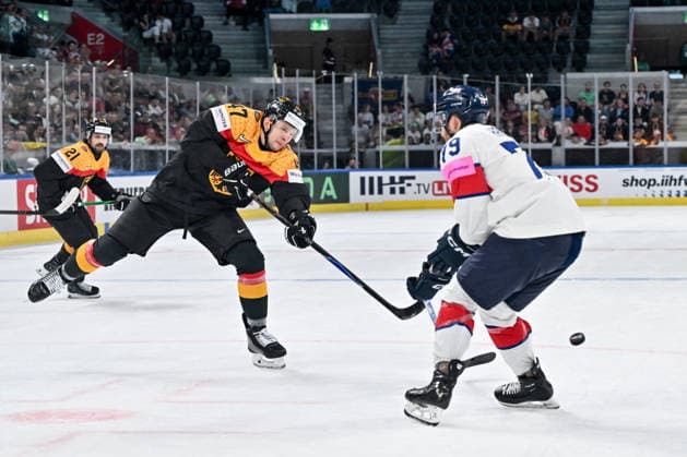 ZURICH, SWITZERLAND - MAY 25: Alexander Karachun of Germany shoots the puck during the 2026 IIHF Ice hockey, Eishockey World Championship, WM, Weltmeisterschaft Switzerland game between Germany and Great Britain at Swiss Life Arena on May 25, 2026 in Zurich, Zurich. Zurich Swiss Life Arena Zurich Switzerland Copyright: xJustPictures.ch AndreaxBrancax jp-en-EuSpIm-JP7_ANB_Sui_Hung_25052026_5905