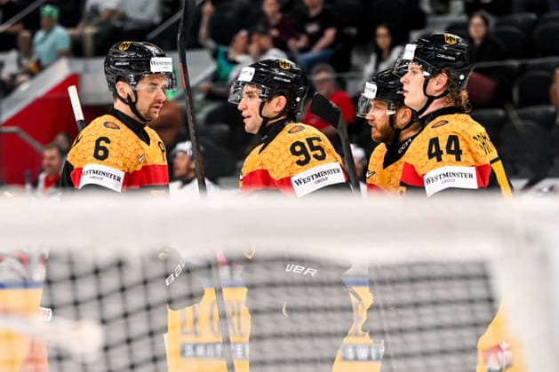 ZURICH, SWITZERLAND - MAY 25: Frederik Tiffels of Germany C) celebrates his goal with Kai Wissmann of Germany L) and Joshua Samanski of Germany R) during the 2026 IIHF Ice hockey, Eishockey World Championship, WM, Weltmeisterschaft Switzerland game between Germany and Great Britain at Swiss Life Arena on May 25, 2026 in Zurich, Zurich. Zurich Swiss Life Arena Zurich Switzerland Copyright: xJustPictures.ch AndreaxBrancax jp-en-EuSpIm-JP7_ANB_Sui_Hung_25052026_5932