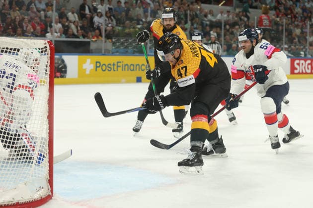 25.05.2026 Swiss Life Arena Zuerich , SCHWEIZ, Herren Eishockey IIHF World Championship, WM, Weltmeisterschaft Zurich 2026 Gruppe A GER - GBR Alexander Karachun (GER) trifft unten links zum 1:0