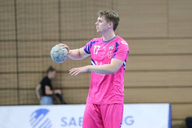 25.05.2026 Handball Herren 2025 2026 2. Handball-Bundesliga 32. Spieltag HC Elbflorenz 2006 - TSV Bayer Dormagen BallsportArena Dresden Felix Böckenholt (Dormagen, 17, pink) am Ball. Dresden Sachsen Deutschland