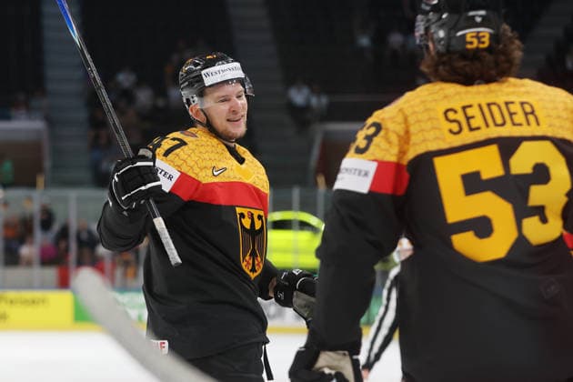 25.05.2026 Swiss Life Arena Zuerich , SCHWEIZ, Herren Eishockey IIHF World Championship, WM, Weltmeisterschaft Zurich 2026 Gruppe A GER - GBR Alexander Karachun (GER) jubelt mit Moritz Seider (GER) nach dem Treffer zum 1:0