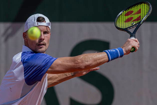 2026 French Open - Day Two Marton Fucsovics returns the ball against Matteo Berrettini at the Roland Garros Grand Slam Tournament on May 25, 2026, in Paris, France. Paris France  Copyright: xRobertxSzaniszlox originalFilename:szaniszlo-notitle260525_npWWP.jpg