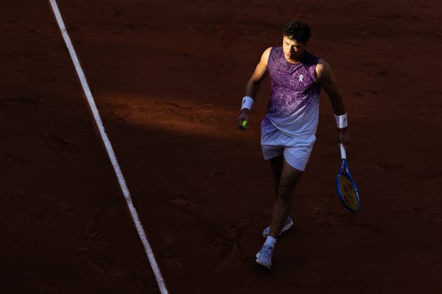 2026 French Open - Day Two Ben Shelton reacts during his men s singles match against Daniel Merida on day 2 of the French Open tennis tournament on Court Philippe-Chatrier at the Roland-Garros Complex in Paris, France, on may 25, 2026. Paris France  Copyright: xIbrahimxEzzatx originalFilename:ezzat-notitle260525_npDtK.jpg