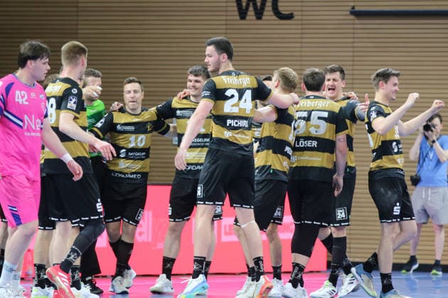 25.05.2026 Handball Herren 2025 2026 2. Handball-Bundesliga 32. Spieltag HC Elbflorenz 2006 - TSV Bayer Dormagen BallsportArena Dresden Der HC Elbflorenz jubelt nach dem Spiel über den Heimsieg. Dresden Sachsen Deutschland