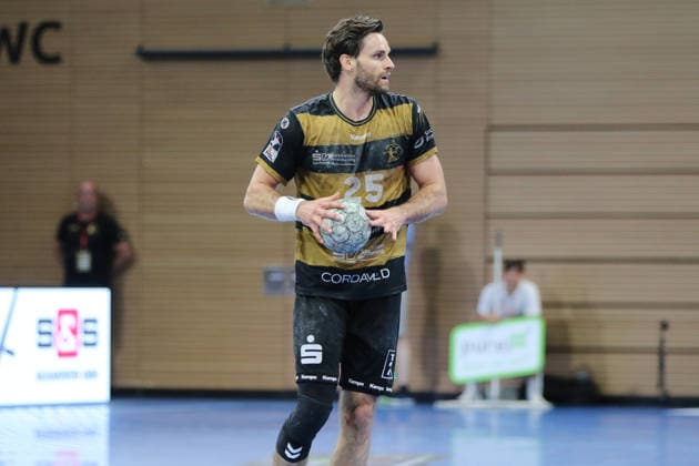 25.05.2026 Handball Herren 2025 2026 2. Handball-Bundesliga 32. Spieltag HC Elbflorenz 2006 - TSV Bayer Dormagen BallsportArena Dresden Sebastian Greß (Dresden, 25, schwarzgold) am Ball. Dresden Sachsen Deutschland