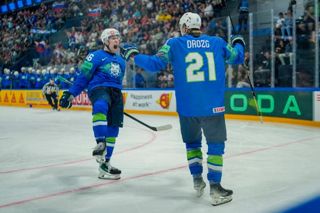 FRIBOURG, SWITZERLAND - MAY 25: Matic Torok of Slovenia L) celebrates Jan Drozg of Slovenia L) for his goal during the 2026 IIHF Ice hockey, Eishockey World Championship, WM, Weltmeisterschaft Switzerland game between Slovenia and Italy at BCF Arena on May 25, 2026 in Fribourg, Fribourg. Fribourg BCF Arena Fribourg Switzerland *** FRIBOURG, SWITZERLAND MAY 25 Matic Torok of Slovenia L celebrates Jan Drozg of Slovenia L for his goal during the 2026 IIHF Ice Hockey World Championship Switzerland game between Slovenia and Italy at BCF Arena on May 25, 2026 in Fribourg, Fribourg Fribourg BCF Arena Fribourg Switzerland Copyright: xJustPictures.ch JarixPestelaccix jp-en-EuSpIm-JP6_JAR_Slovenia_Italy_25May2026_00054