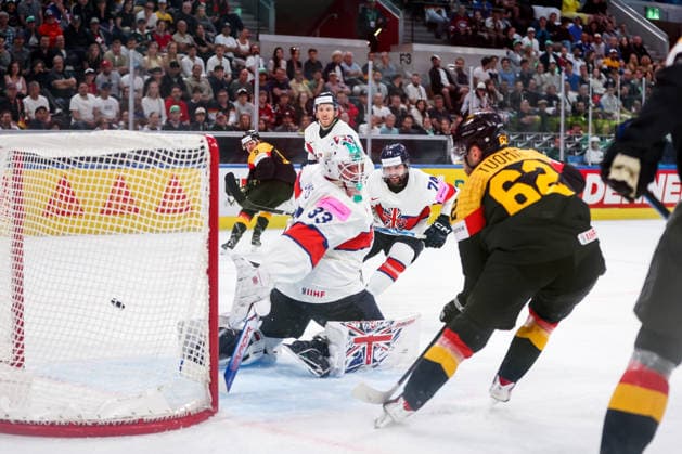 Ice hockey, Eishockey - IIHF WC 2026 ZURICH,SWITZERLAND,25.MAY.26 - ICE HOCKEY - IIHF Ice Hockey World Championship, WM, Weltmeisterschaft 2026, group stage, Germany vs Great Britain. Image shows Ben Bowns (GBR), Ollie Betteridge (GBR) and Parker Tuomie (GER).  GEPAxpictures xMaticxKlansek