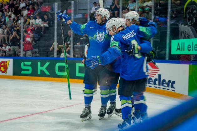 FRIBOURG, SWITZERLAND - MAY 25: Slovenia celebrates their second goal during the 2026 IIHF Ice hockey, Eishockey World Championship, WM, Weltmeisterschaft Switzerland game between Slovenia and Italy at BCF Arena on May 25, 2026 in Fribourg, Fribourg. Fribourg BCF Arena Fribourg Switzerland Copyright: xJustPictures.ch JarixPestelaccix jp-en-EuSpIm-JP6_JAR_Slovenia_Italy_25May2026_00057