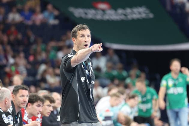 Handball Daikin Handball Bundesliga 2025 2026 - Handball Verein Hamburg vs. FA Göppingen Trainer Torsten Jansen (Hamburg), Barclays Arena Hamburg