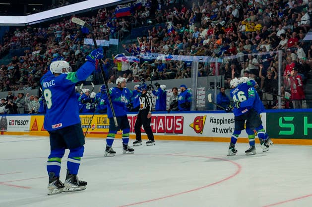 FRIBOURG, SWITZERLAND - MAY 25: Jan Drozg of Slovenia R) celebrates his second goal with Matic Torok of Slovenia L) during the 2026 IIHF Ice hockey, Eishockey World Championship, WM, Weltmeisterschaft Switzerland game between Slovenia and Italy at BCF Arena on May 25, 2026 in Fribourg, Fribourg. Fribourg BCF Arena Fribourg Switzerland Copyright: xJustPictures.ch JarixPestelaccix jp-en-EuSpIm-JP6_JAR_Slovenia_Italy_25May2026_00071