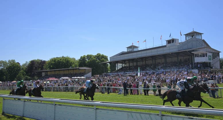 25.05.2026, xophax, kölngalopp , Rennbahn Weidenpesch , Benefiz Renntag , Pferderennbahn mit Zuschauertribüne Koeln