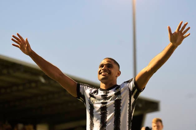 St Mirren v Partick Thistle William Hill Championship Mika‘l Mandron of St Mirren celebrates at full time during the William Hill Premiership Play-off Final Second Leg between St Mirren and Partick Thistle at the SMISA Stadium, Paisley 25 05 2026 UK Newspapers OUT Copyright: xFredxPalmerx FIL-23474-0110