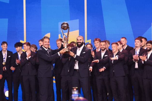 2026.05.25 Warszawa pilka nozna ekstraklasa Gala Ekstraklasy 2026 N z druzyna Lech Poznan Mistrz Polski Piotr Rutkowski Mikael Ishak Foto Przemyslaw Szyszka PressFocus 2026.05.25 Warszawa Football - Ekstraklasa Awards Gala 2026 Gala Ekstraklasy 2026 druzyna Lech Poznan Mistrz Polski Piotr Rutkowski Mikael Ishak Credit: Przemyslaw Szyszka PressFocus NEWSPIX.PL --- newspix.pl 