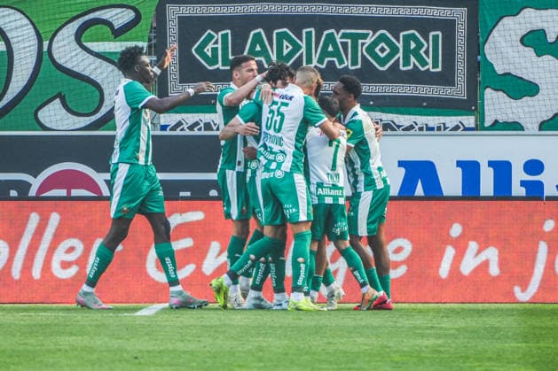 Fussball Österreich, Admiral Bundesliga Europacup-Playoff Finale ECL 2025 2026, SK Rapid Wien vs. SV Oberbank Ried - Allianz Stadion (Weststadion, Wien Hütteldorf): Rapid Spieler jubeln nach dem Tor von Jakob Maximilian Schöller (SK Rapid Wien) zum 1:0 Führungstreffer Copyright: xLukasxBierederx