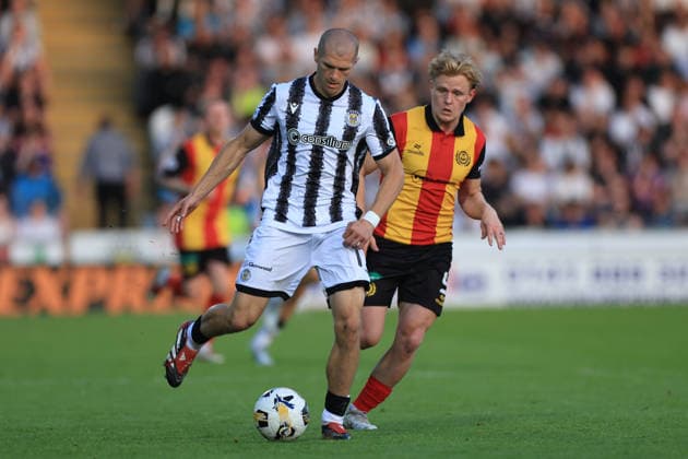 St Mirren v Partick Thistle William Hill Championship Alex GogiÄ‡ of St Mirren shields the ball from Alexander Samuel of Partick Thistle during the William Hill Premiership Play-off Final Second Leg between St Mirren and Partick Thistle at the SMISA Stadium, Paisley 25 05 2026 UK Newspapers OUT Copyright: xFredxPalmerx FIL-23474-0183