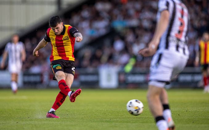 25th May 2026; SMISA Stadium, Paisley, Scotland; Scottish Championship Playoff Football, St Mirren versus Partick Thistle; Aidan Fitzpatrick of Partick Thistle shoots towards goal VagelisxGeorgariou