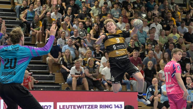 25.05.2026, Dresdens Louis Bensch gegen Dormagens Christian Ole Simonsen, Handball, 2. Bundesliga, HC ELbflorenz Dresden -TSV Bayer Dormagen, (c) Dresden
