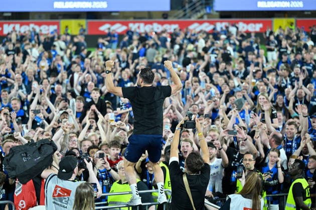 Paderborn, Home Deluxe Arena, 26.05.26, GER, Herren, Relegation, Saison 2025-2026, SC Paderborn 07 - VfL Wolfsburg Bild: Schlussjubel, Emotion, Freude bei Trainer Ralf KETTEMANN (Paderborn) DFL regulations prohibit any use of photographs as image sequences and or quasi-video. NRW Deutschland