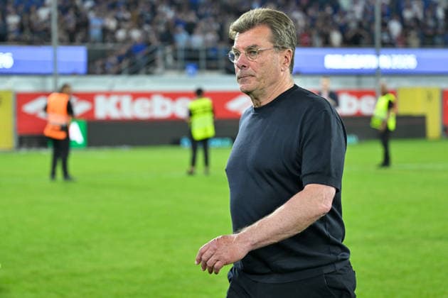 Paderborn, Home Deluxe Arena, 25.05.26, GER, Herren, Relegation, Saison 2025-2026, SC Paderborn 07 - VfL Wolfsburg Bild: Trainer Dieter HECKING (Wolfsburg) DFL regulations prohibit any use of photographs as image sequences and or quasi-video. NRW Deutschland