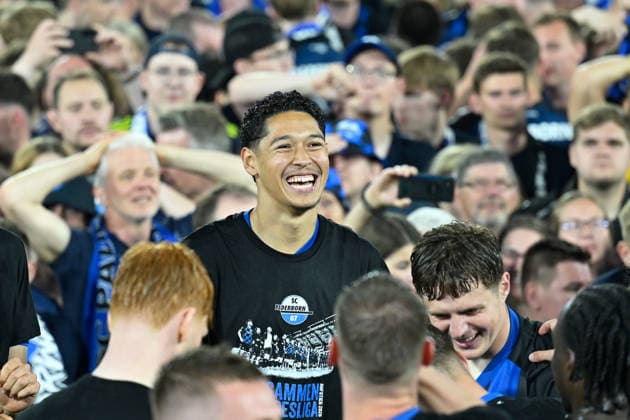 Paderborn, Home Deluxe Arena, 25.05.26, GER, Herren, Relegation, Saison 2025-2026, SC Paderborn 07 - VfL Wolfsburg Bild: Schlussjubel, Emotion, Freude bei den Spielern des SC Paderborn nach dem Aufstieg. Hier: Santiago CASTANEDA (Paderborn) DFL regulations prohibit any use of photographs as image sequences and or quasi-video. NRW Deutschland