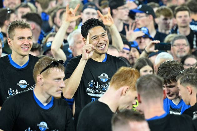 Paderborn, Home Deluxe Arena, 25.05.26, GER, Herren, Relegation, Saison 2025-2026, SC Paderborn 07 - VfL Wolfsburg Bild: Schlussjubel, Emotion, Freude bei den Spielern des SC Paderborn nach dem Aufstieg. Hier: Santiago CASTANEDA (Paderborn) DFL regulations prohibit any use of photographs as image sequences and or quasi-video. NRW Deutschland
