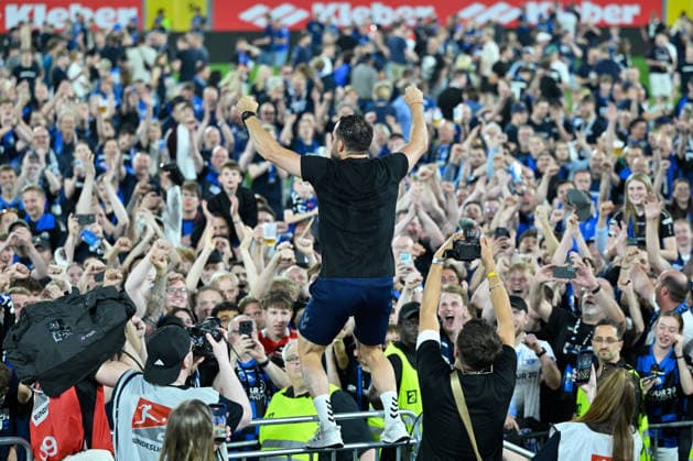Paderborn, Home Deluxe Arena, 26.05.26, GER, Herren, Relegation, Saison 2025-2026, SC Paderborn 07 - VfL Wolfsburg Bild: Schlussjubel, Emotion, Freude bei Trainer Ralf KETTEMANN (Paderborn) DFL regulations prohibit any use of photographs as image sequences and or quasi-video. NRW Deutschland