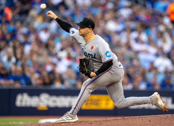 May 25, 2026, Toronto, On, CAN: Miami Marlins starting pitcher Janson Junk (26) pitches to the Toronto Blue Jays during first inning MLB, Baseball Herren, USA action in Toronto on Monday May 25, 2026. Canada News - May 25, 2026  - ZUMAc35_ 20260525_zaf_c35_168 Copyright: xFrankxGunnx
