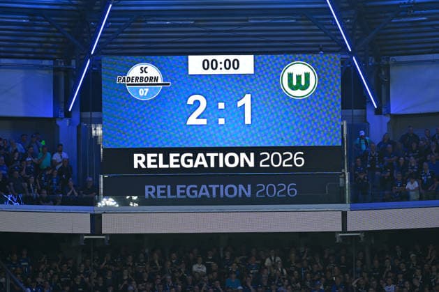 Paderborn, Home Deluxe Arena, 25.05.26, GER, Herren, Relegation, Saison 2025-2026, SC Paderborn 07 - VfL Wolfsburg Bild: Anzeigetafel mit Endstand 2:1 DFL regulations prohibit any use of photographs as image sequences and or quasi-video. NRW Deutschland