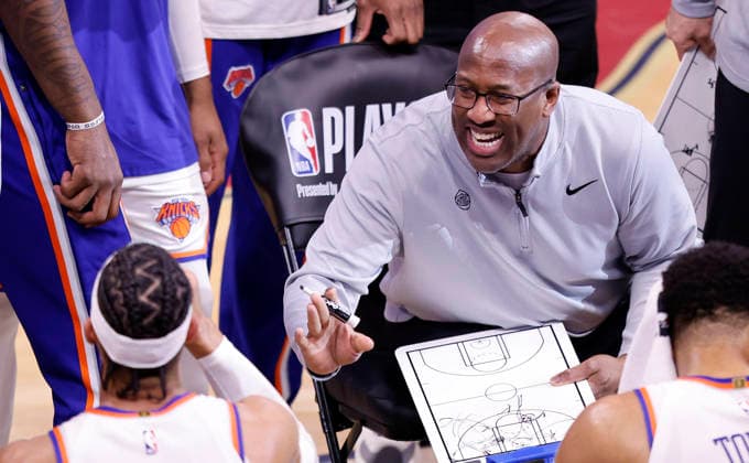 New York Knicks head coach Mike Brown talks during a time out against the Cleveland Cavaliers in the first quarter of the Eastern Conference Final game 4 in Cleveland, Ohio Monday May 25, 2026.  CLE20260525105 AARONxJOSEFCZYK