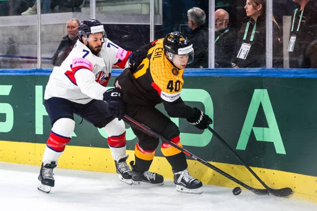 Ice hockey, Eishockey - IIHF WC 2026 ZURICH,SWITZERLAND,25.MAY.26 - ICE HOCKEY - IIHF Ice Hockey World Championship, WM, Weltmeisterschaft 2026, group stage, Germany vs Great Britain. Image shows Robert Lachowicz (GBR) and Alexander Ehl (GER).  GEPAxpictures xMaticxKlansek