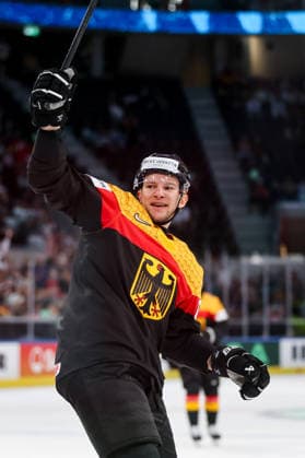 Ice hockey, Eishockey - IIHF WC 2026 ZURICH,SWITZERLAND,25.MAY.26 - ICE HOCKEY - IIHF Ice Hockey World Championship, WM, Weltmeisterschaft 2026, group stage, Germany vs Great Britain. Image shows the rejoicing of Alexander Karachun (GER).  GEPAxpictures xMaticxKlansek