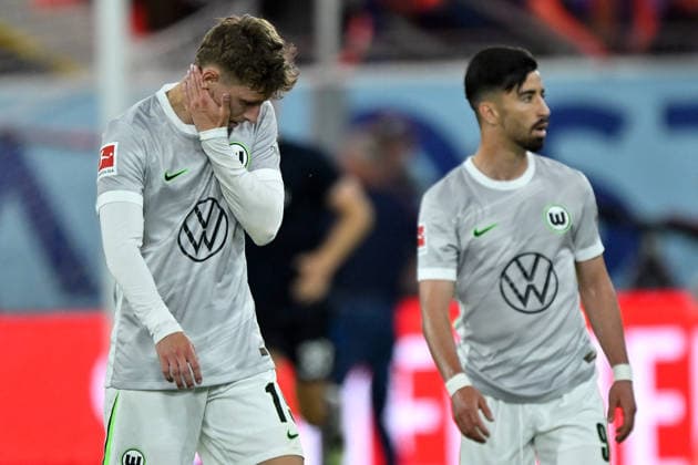 Paderborn, Home Deluxe Arena, 25.05.26, GER, Herren, Relegation, Saison 2025-2026, SC Paderborn 07 - VfL Wolfsburg Bild: v.li. Jesper LINDSTROEM (Wolfsburg) und Mohammed AMOURA (Wolfsburg) DFL regulations prohibit any use of photographs as image sequences and or quasi-video. NRW Deutschland