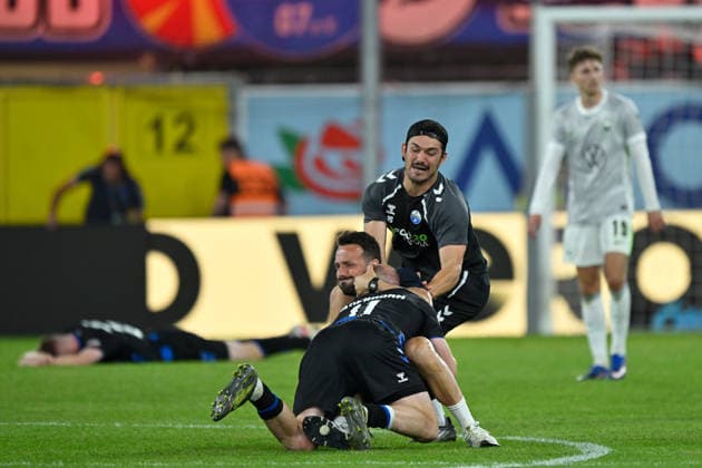 Paderborn, Home Deluxe Arena, 25.05.26, GER, Herren, Relegation, Saison 2025-2026, SC Paderborn 07 - VfL Wolfsburg Bild: Schlussjubel, Emotion, Freude bei v.li. Sven MICHEL (Paderborn) und Trainer Ralf KETTEMANN (Paderborn) nach dem Aufstieg DFL regulations prohibit any use of photographs as image sequences and or quasi-video. NRW Deutschland