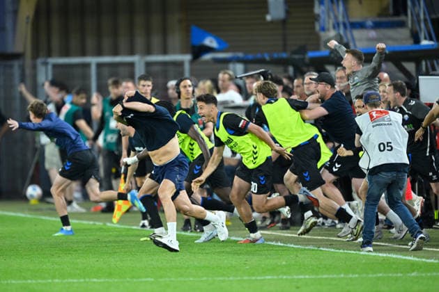Paderborn, Home Deluxe Arena, 25.05.26, GER, Herren, Relegation, Saison 2025-2026, SC Paderborn 07 - VfL Wolfsburg Bild: Schlussjubel, Emotion, Freude bei Trainer Ralf KETTEMANN (Paderborn) DFL regulations prohibit any use of photographs as image sequences and or quasi-video. NRW Deutschland