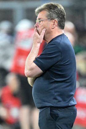 Paderborn, Home Deluxe Arena, 25.05.26, GER, Herren, Relegation, Saison 2025-2026, SC Paderborn 07 - VfL Wolfsburg Bild: Trainer Dieter HECKING (Wolfsburg) DFL regulations prohibit any use of photographs as image sequences and or quasi-video. NRW Deutschland