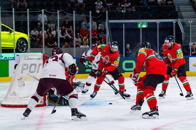 ZURICH, SWITZERLAND - MAY 26: scene in front of Bence Balizs (Hungary, 1) during the Preliminary Round - Group A Match 51 between Hungary and Latvia at the IIHF Ice hockey, Eishockey World Championship, WM, Weltmeisterschaft 2026, Swiss Life Arena on May 26, 2026 in Zurich, Switzerland. Zurich Switzerland Copyright: xTimoxSteinx