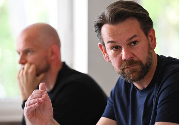 26.05.2026, xophax, Fussball 1.Bundesliga, 1.FC Koeln , 1.FC Köln , Medienrunde nach Saisonschluss. Trainer Rene Wagner und Geschäftsführer Thomas Kessler , rechts Koeln
