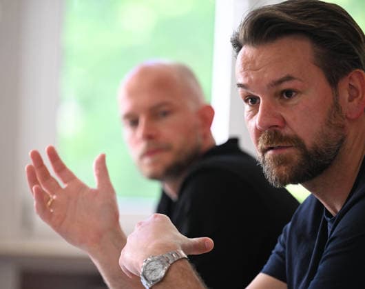 26.05.2026, xophax, Fussball 1.Bundesliga, 1.FC Koeln , 1.FC Köln , Medienrunde nach Saisonschluss. Trainer Rene Wagner und Geschäftsführer Thomas Kessler , rechts Koeln